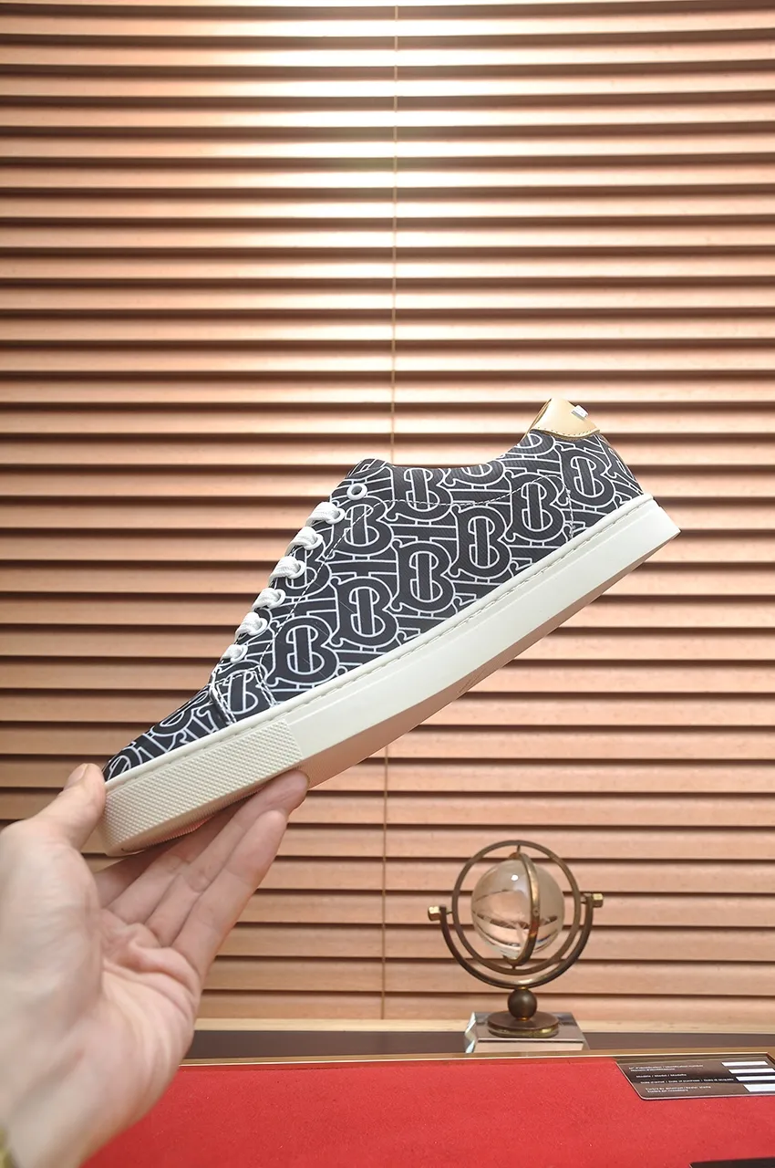 Men's shoes💰480💶[Burberry] (cowhide lining) classic low-top sneakers｜Imported cowhide with classic plaid fabric｜Cow leather lining｜Original outsole｜Fine workmanship and comfortable to wear Size: 38-44 (customized at 45)